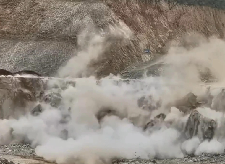 CO2 rock blasting